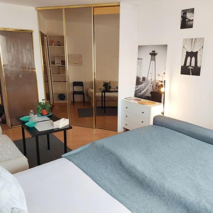 Centrum Studio Apartment With The Self-Check-In Bratislava Exteriör bild